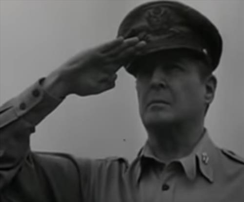 Douglas MacArthur - General of the US Army pic 1